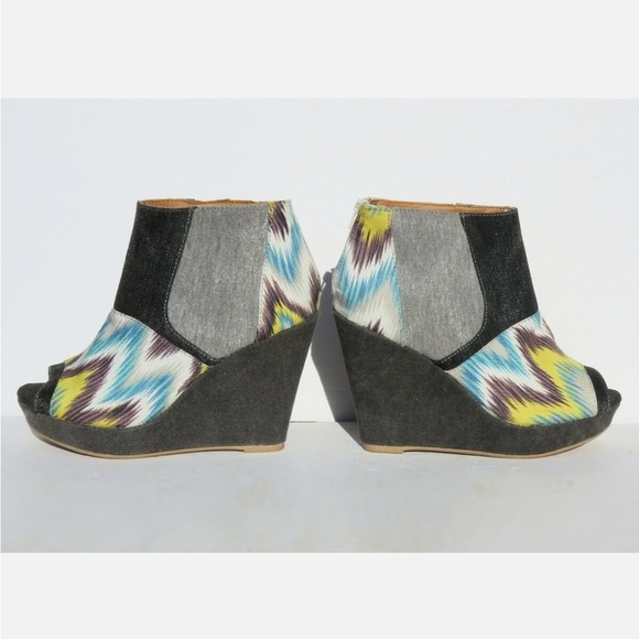 QUPID Ikat Print Ankle Bootie Wedge - Picture 5 of 9